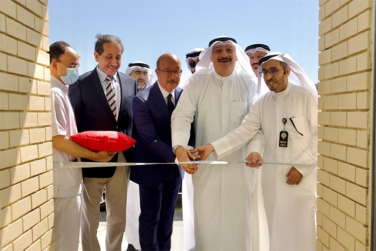 وزير الصحة د. أحمد العوضي يفتتح مركز ضاحية علي صباح السالم لغسيل الكلى