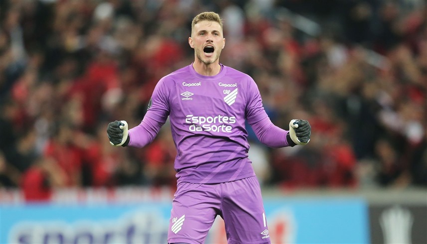 إنتر ميلان يسارع الخطى للتعاقد مع الحارس بينتو