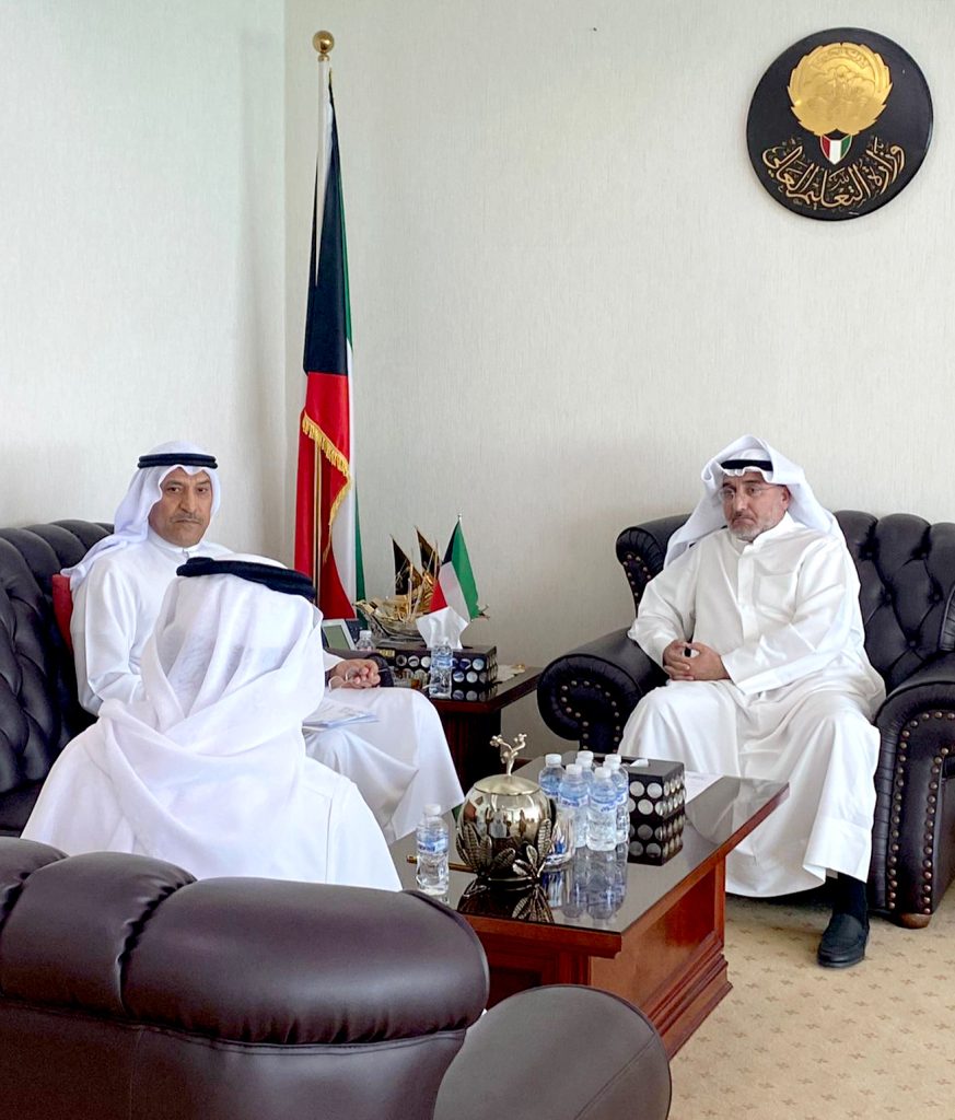 وزير التعليم العالي يستقبل المراجعين للاستماع لمطالبهم ومشكلاتهم تنفيذا لسياسة الباب المفتوح