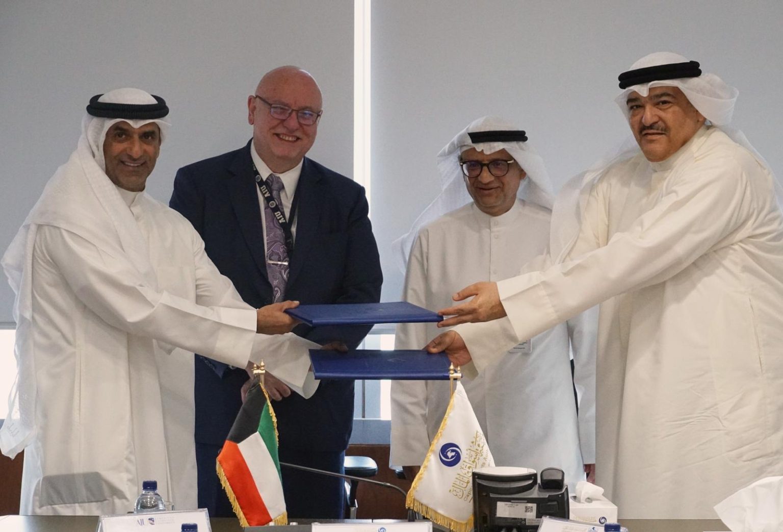 أكاديمية أسواق المال توقع مذكرة تفاهم مع الجامعة الأمريكية في الكويت بهدف التعاون المشترك