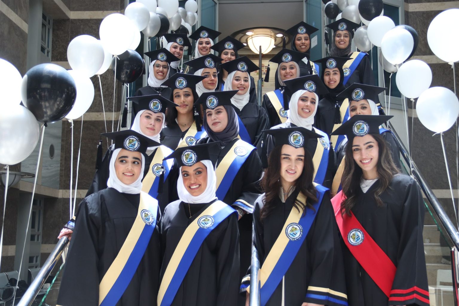 كلية طب الأسنان في جامعة الكويت احتفت بخريجيها بعد تقييمهم دولياً