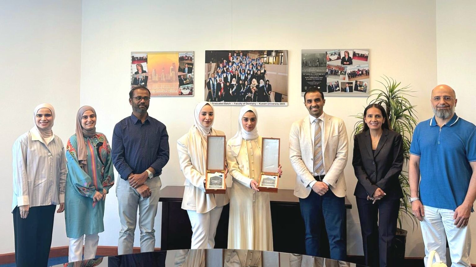 جامعة الكويت تكرم الطالبتين مريم صفر و مها الصانع لتحقيق المركز الأول في مسابقة هاتون الكويت لأبحاث طب الأسنان