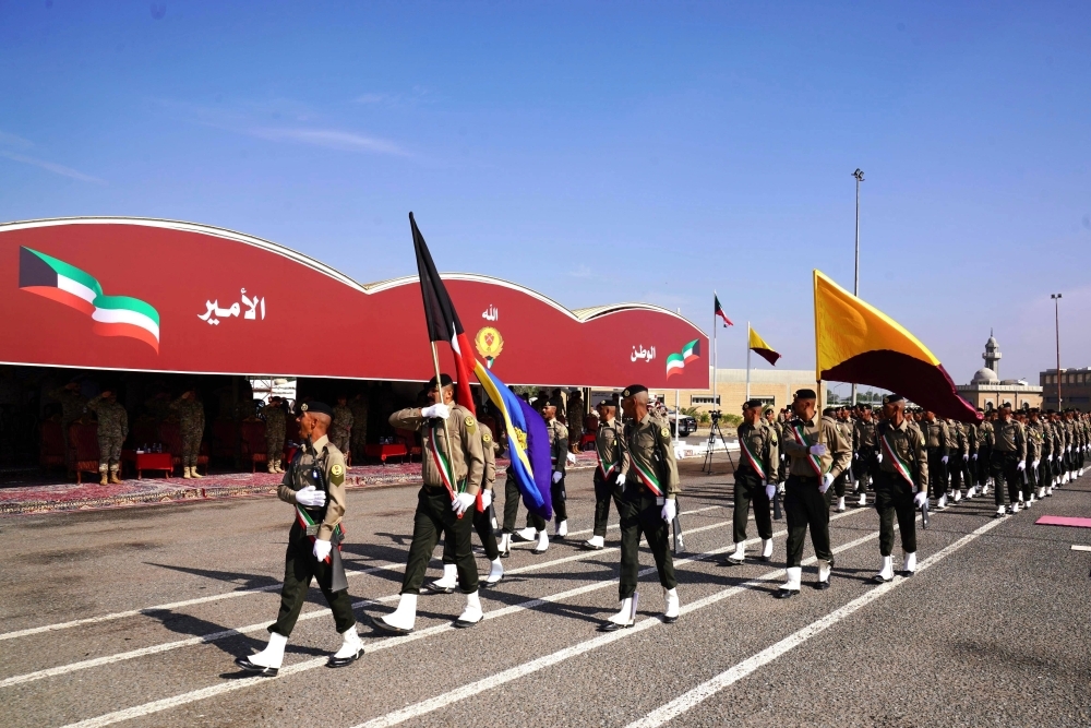 الحرس الأميري يحتفي بتخريج دورة ضباط الصف والأفراد المشتركة