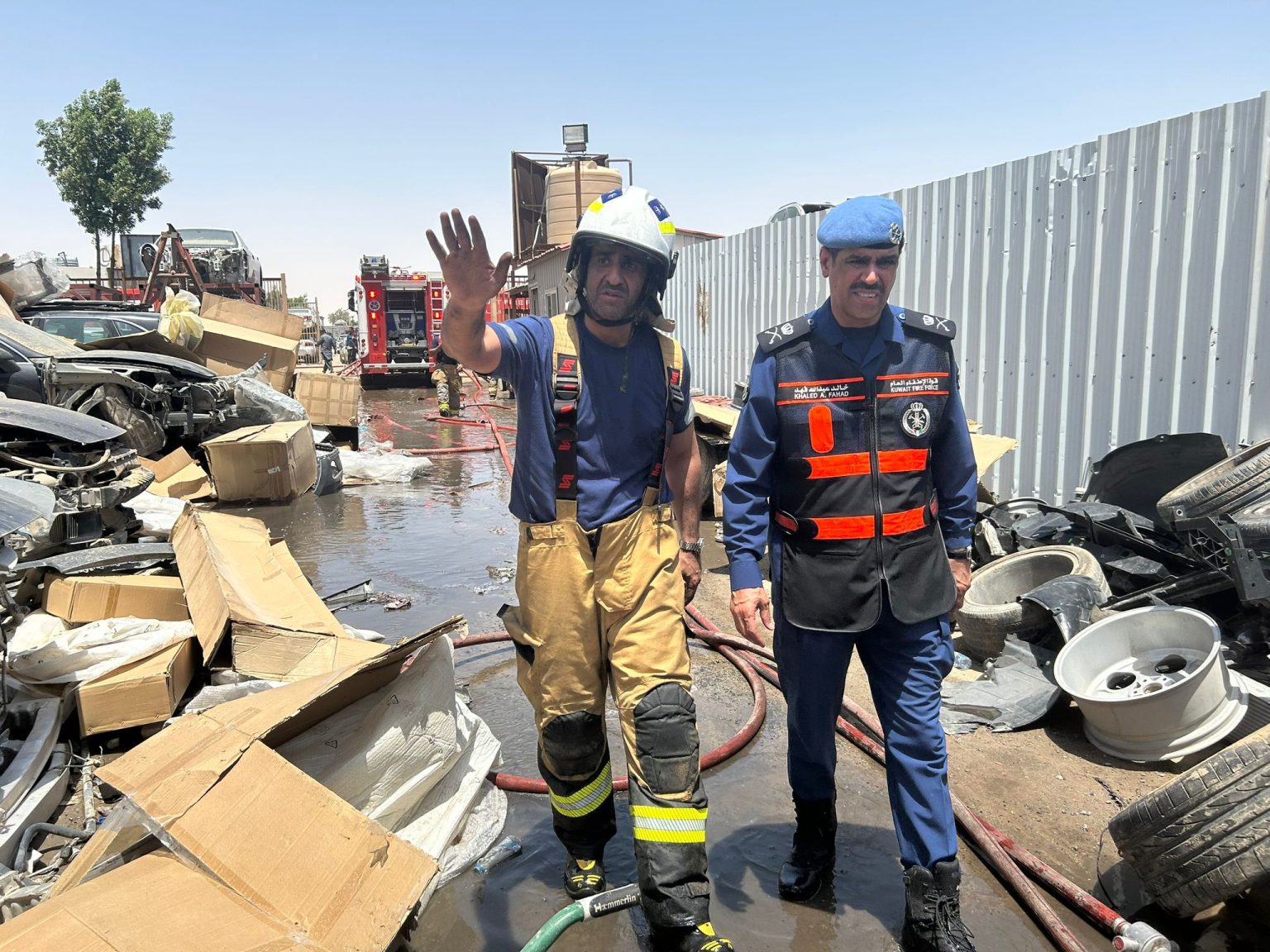 فرق الإطفاء تسيطر على حريق في سكراب النعايم بمنطقة السالمي