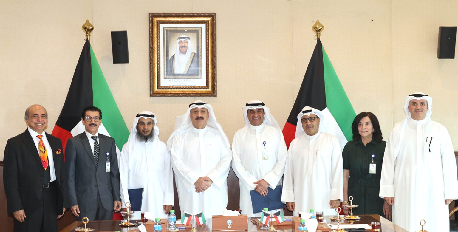 وزارة الصحة توقع مذكرة تفاهم مع التطبيقي لتأهيل الكوادر الصحية الوطنية