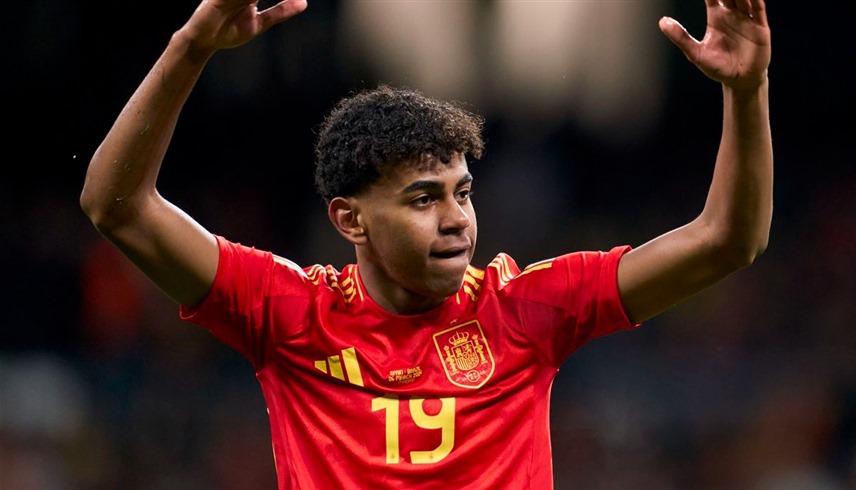 في أول بطولة له مع إسبانيا.. لامين يامال يرتدي القيمص رقم 19