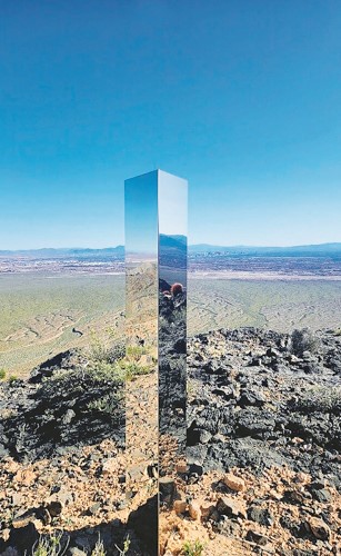 مسلّة غامضة في صحراء نيفادا.. كائنات فضائية أم كنز؟