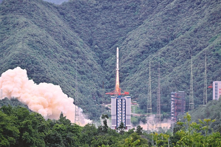 قمر «صيني فرنسي» لاكتشاف انفجارات غاما الكونية