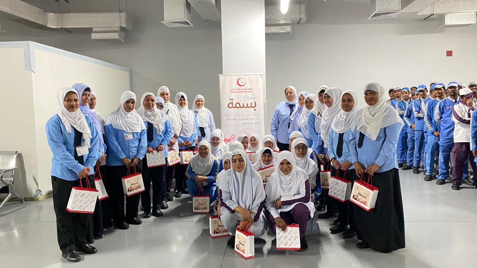 جمعية صندوق إعانة المرضى توزيع هدايا العيد على العمال في المستشفيات