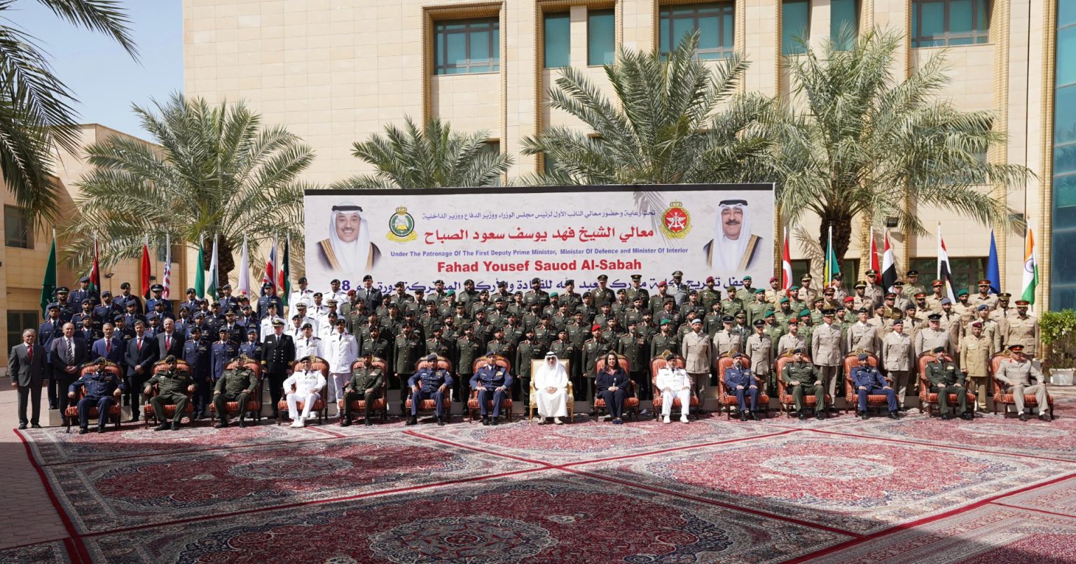 وزير الدفاع شهد حفل تخريج دورة القيادة والأركان المشتركة (28)