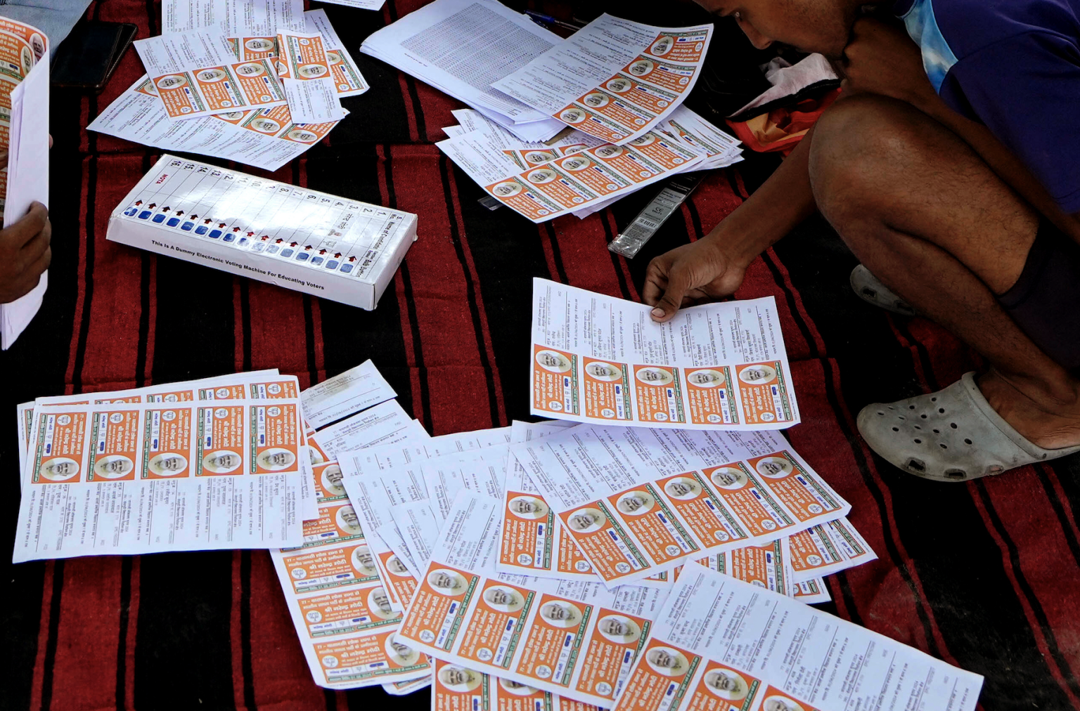 الناخبون يدلون بأصواتهم في المرحلة الأخيرة من الانتخابات الهندية