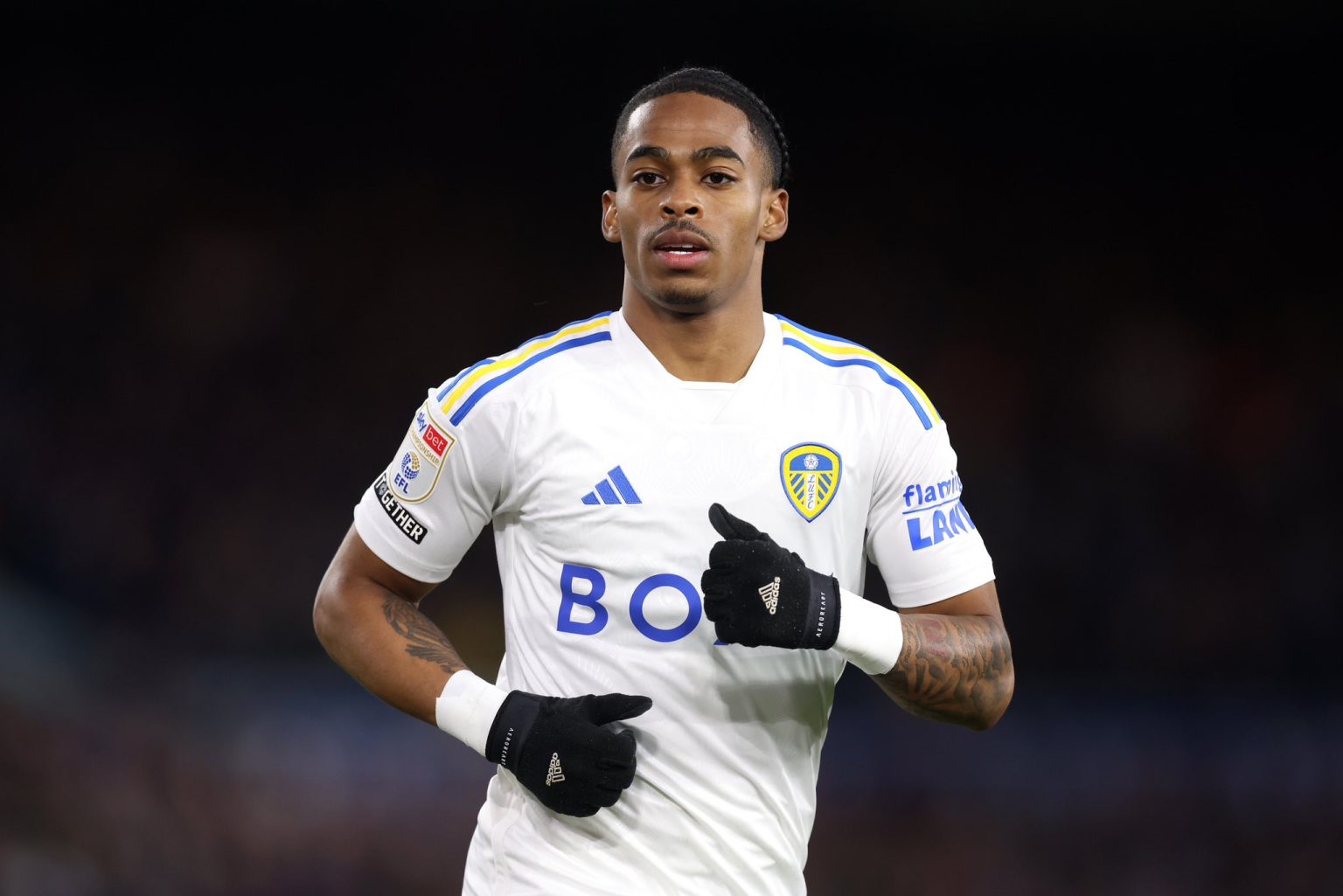 برايتون يستعد لتوجيه ضربة لعمالقة إنجلترا هذا الصيف