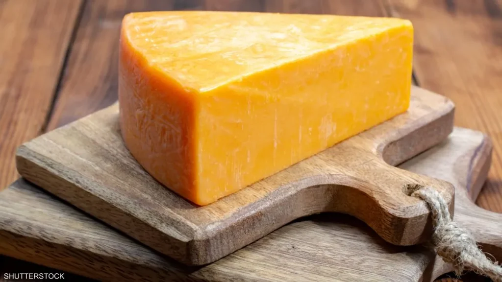 حادثة غريبة من نوعها.. سرقة 22 طنا من جبنة الشيدر في بريطانيا