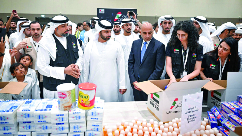 منصور بن محمد يزور حملة «الإمارات معك يا لبنان» في إكسبو دبي