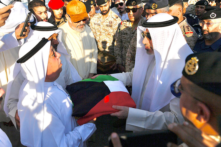 ثرى الكويت احتضن شهيد الواجب النقيب طيار محمد عبدالرسول في جنازة عسكرية