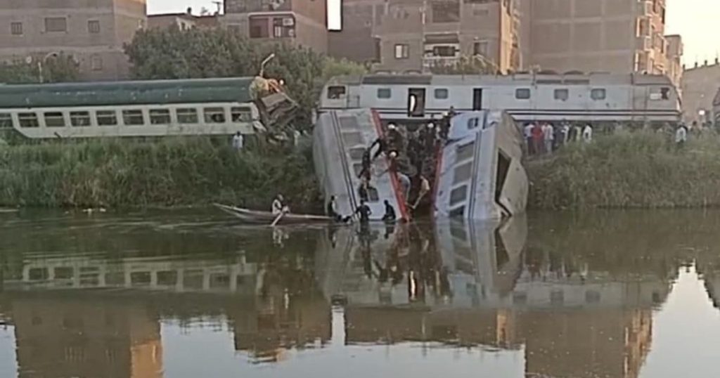 مصر.. إصابات جرّاء تصادم قطارين في المنيا
