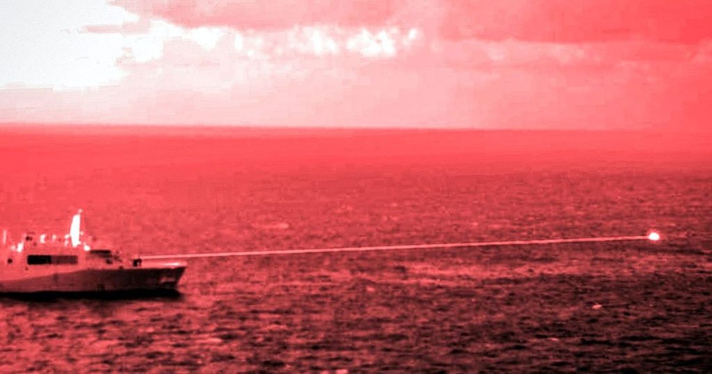 “أسلحة الليزر”.. رهان شركات الدفاع للإطاحة بالطائرات المسيرة