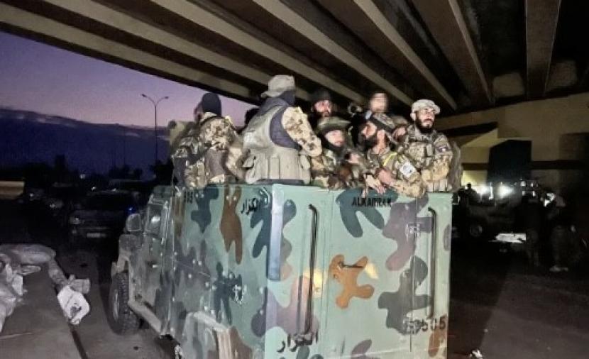 المعارضة السورية تسيطر على وسط حلب والسلطات تغلق المطار