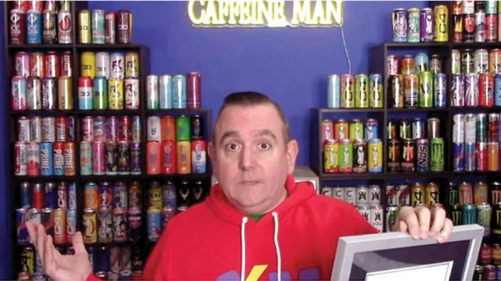 أمريكي يدخل موسوعة غينيس بمعلبات شراب الطاقة!