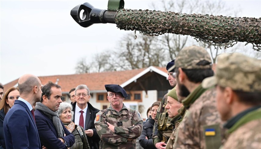 فرنسا.. اكتمال تدريبات 2300 جندي أوكراني