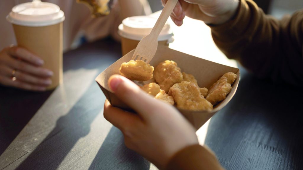 أطباء ومختصون: «الناغتس» يهدد الأطفال بأمراض القلب والسكري