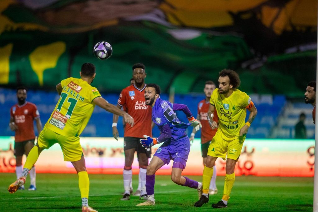 دوري روشن السعودي: الخليج يكتسح الرائد برباعية