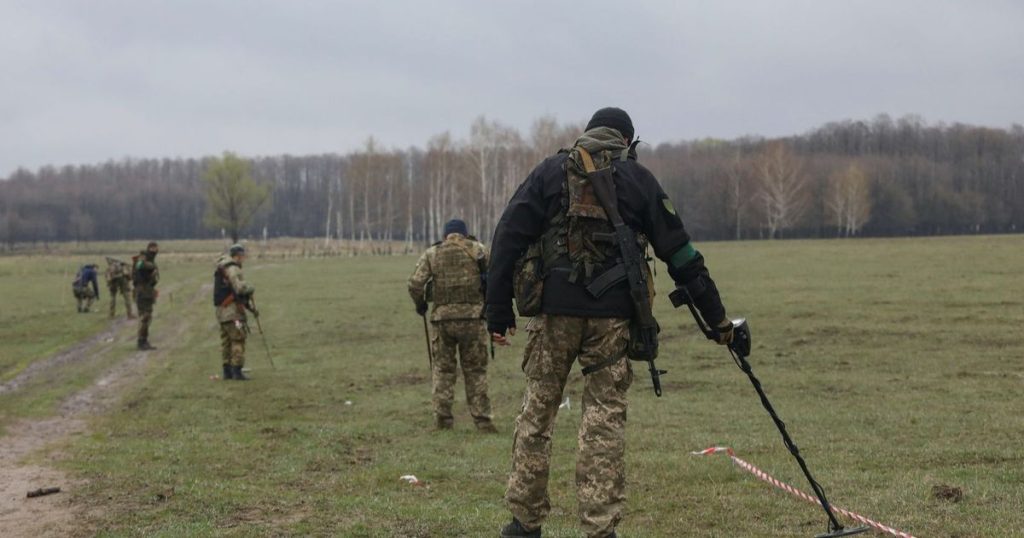 بايدن يوافق على تزويد أوكرانيا بألغام “مضادة للأفراد”