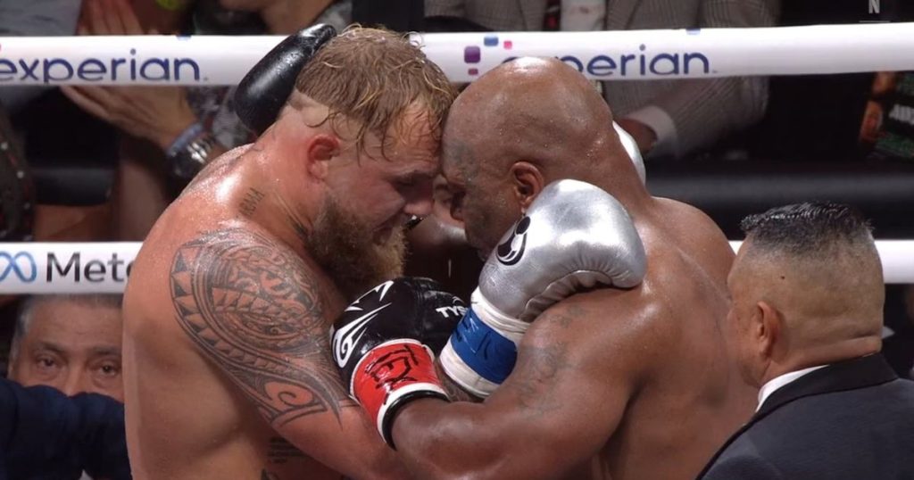 جيك بول يهزم أسطورة الملاكمة مايك تايسون