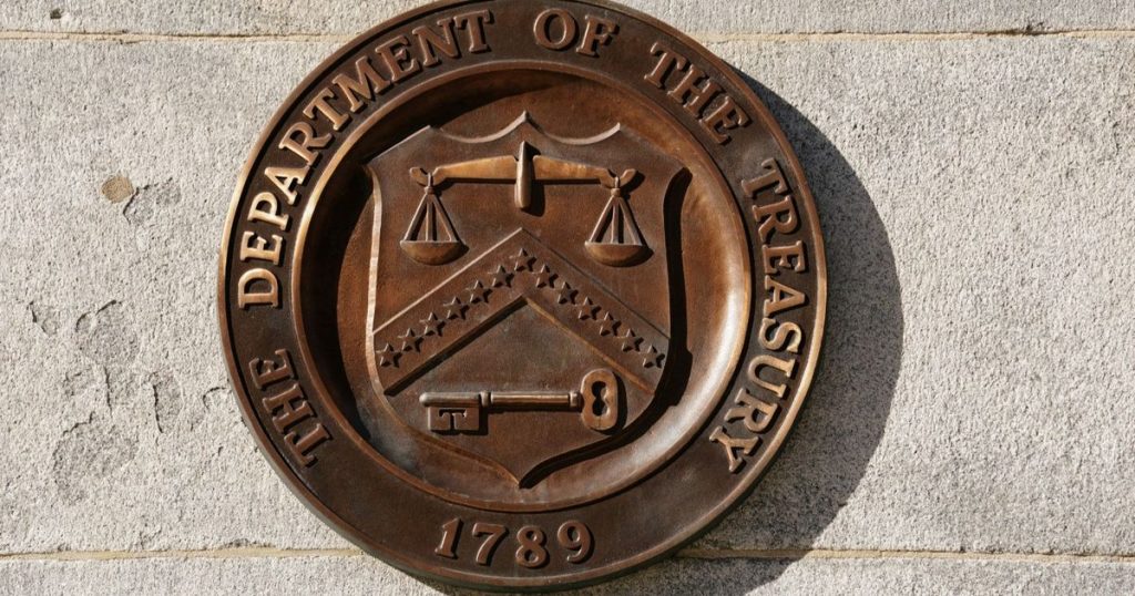 ترمب يدرس خياراته لوزارة الخزانة.. ويواجه معضلة صعبة