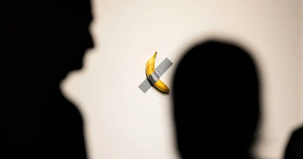 ملياردير صيني يشتري “أغلى موزة في العالم”