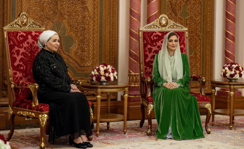 السّيدة الجليلة تُقيم مأدبة غداء تكريمًا لحرم الرئيس المصري