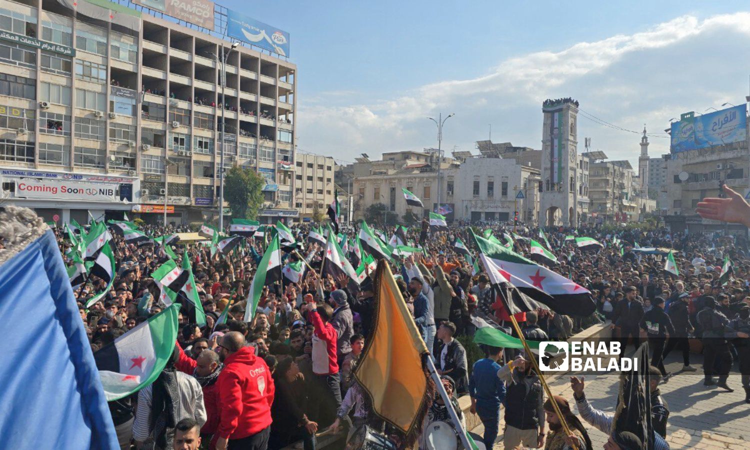 آلاف السوريين في حماة يحتفلون بسقوط النظام - 13 كانون الأول 2024 (/ إياد عبد الجواد)