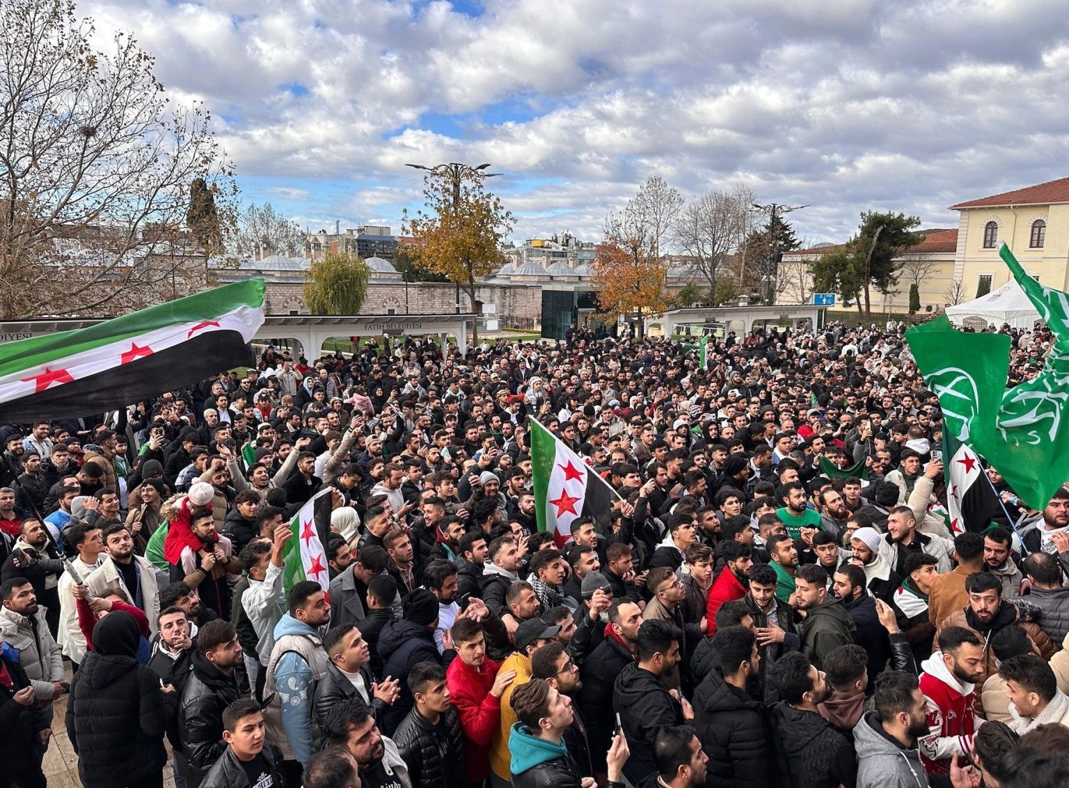 السوريون في إسطنبول يحتفلون بسقوط نظام الأسد