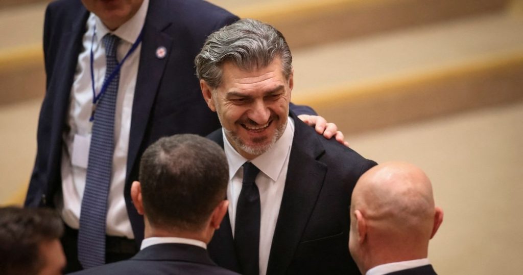 جورجيا تنتخب لاعباً سابقاً بمانشستر سيتي موال لروسيا رئيساً