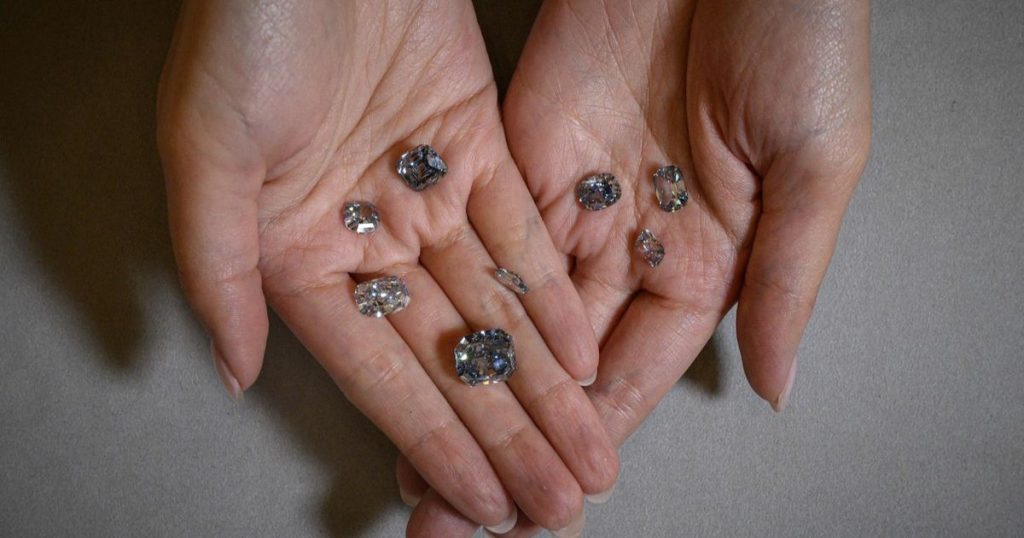 باحثون صينيون يبتكرون تقنية لتخزين البيانات داخل الألماس