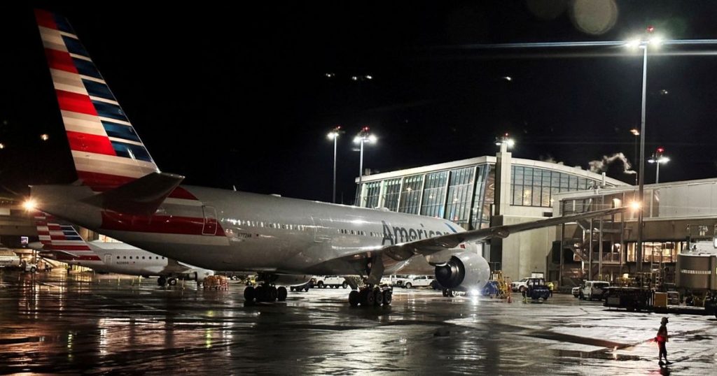 American Airlines تستأنف رحلاتها بعد عطل فني أدى لتوقفها
