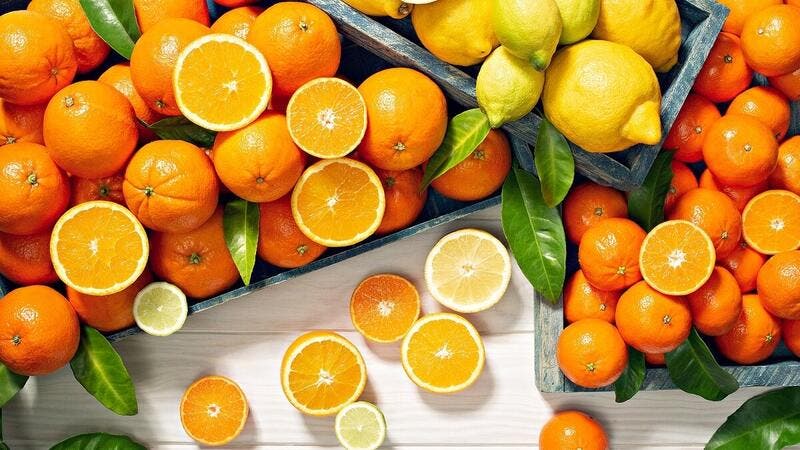 ما فوائد تناول الحمضيات خلال الشتاء؟