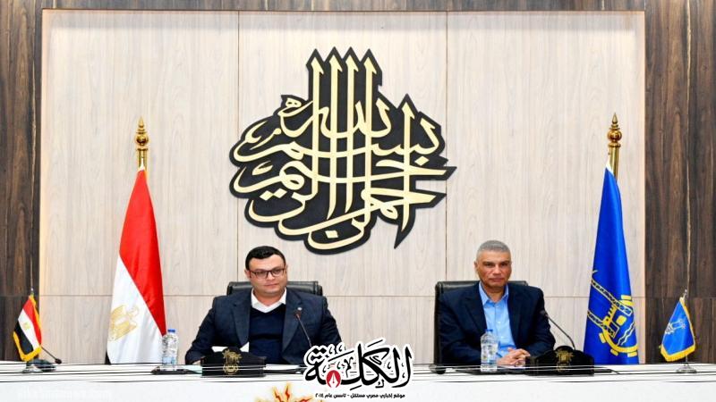 وزير الإسكان ومحافظ أسوان يلتقيان القيادات البرلمانية والتنفيذية والشعبية بعد انتهاء مشكلة عدم انتظام المياه | اقتصاد | بوابة الكلمة