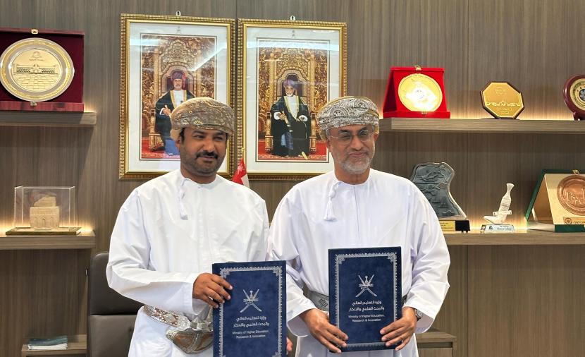 الأول من نوعه بالشرق الأوسط.. اتفاقية لإنشاء مختبر الموائع الدقيقة في مسقط