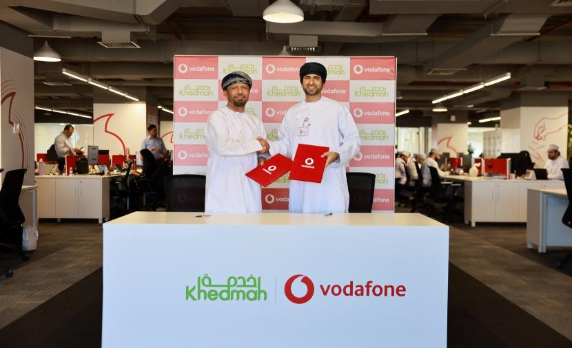 “خدمة” توقع اتفاقية مع “فودافون” لتحصيل الفواتير