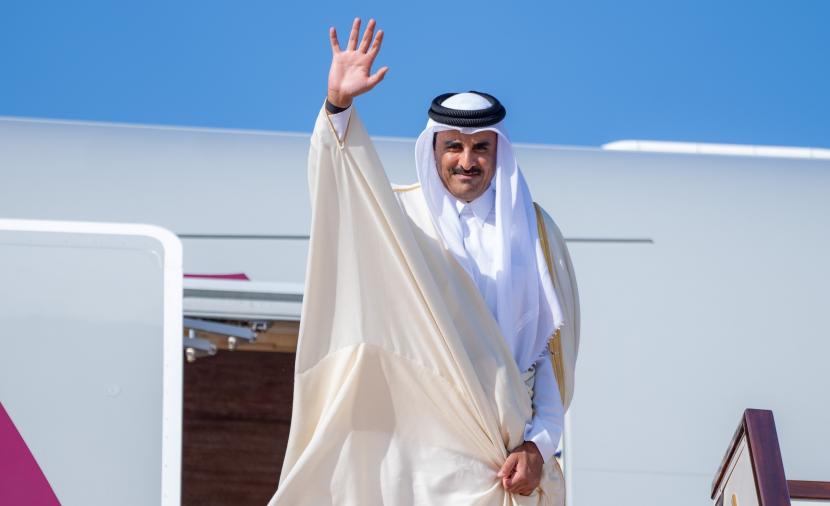 أمير قطر يُغرِّد حول زيارته لسلطنة عُمان