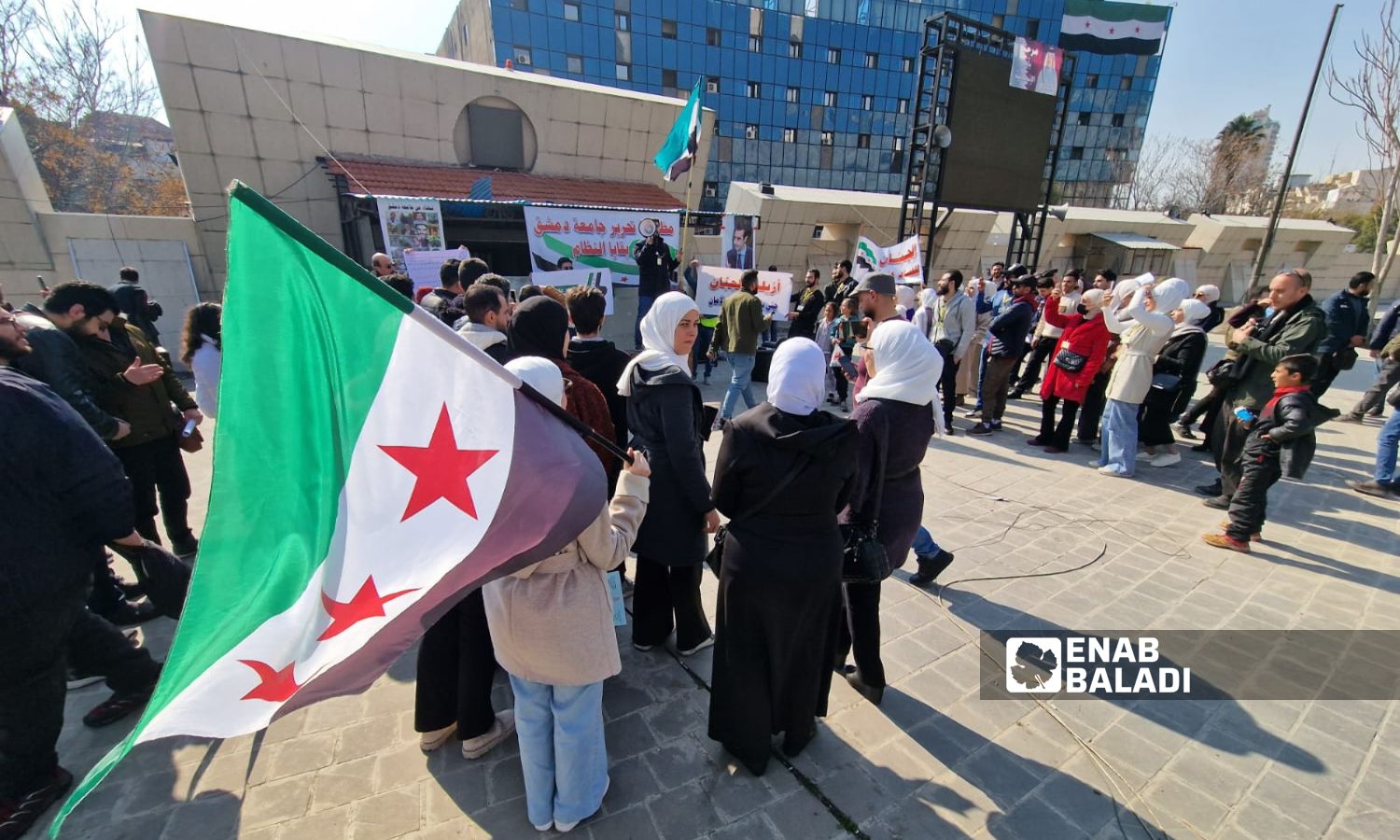 طالب المحتجون بمحاسبة مرتكبي الانتهاكات ورد حقوق المظلومين منهم - 2 شباط 2025 (/ أنس الخولي)