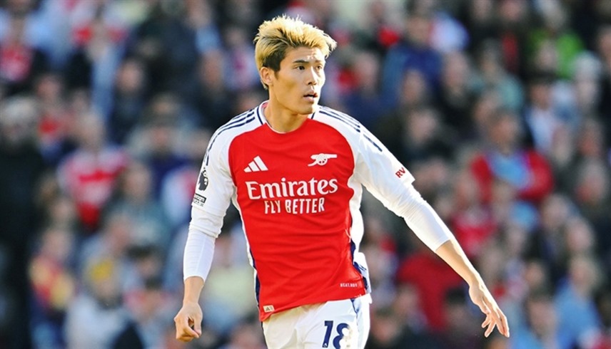 الياباني تاكيهيرو تومياسو مدافع آرسنال يغيب لنهاية الموسم