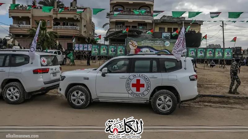 سيارات الصليب الأحمر تصل مكان تسلم المحتجزين الإسرائيليين فى غزة | أخبار وتقارير | بوابة الكلمة