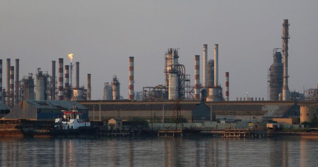 عقوبات أميركية على أفراد وسفن تنقل نفطاً إيرانياً للصين