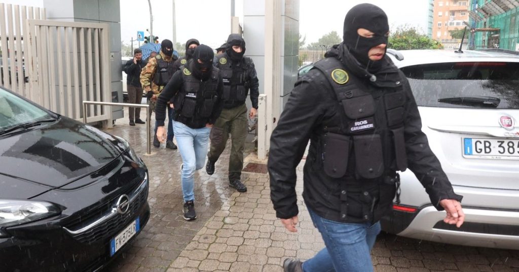 إيطاليا تنفذ عملية كبيرة ضد مافيا كوزا نوسترا وتعتقل العشرات