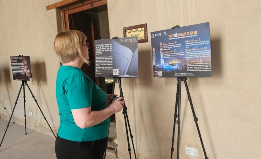 تدشين فعالية “جسور” للتعريف بالإسلام في قلعة نزوى