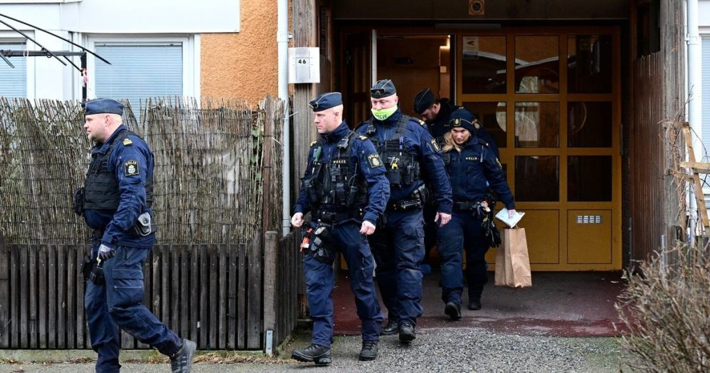 اتهام سويدي بـ”جرائم الكراهية” بعد حرقه نسخاً من المصحف