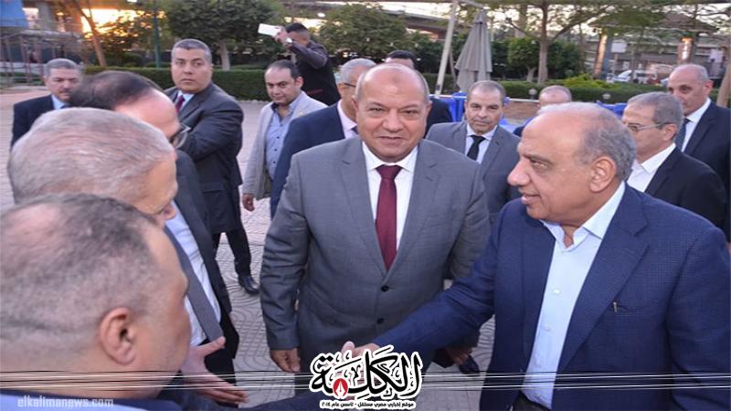 وزير الكهرباء يشارك العاملين بشركات الكهرباء والنقابة العامة للمرافق إفطارهم الجماعي ويكرم 15 من أبرز الكفاءات | أخبار وتقارير | بوابة الكلمة