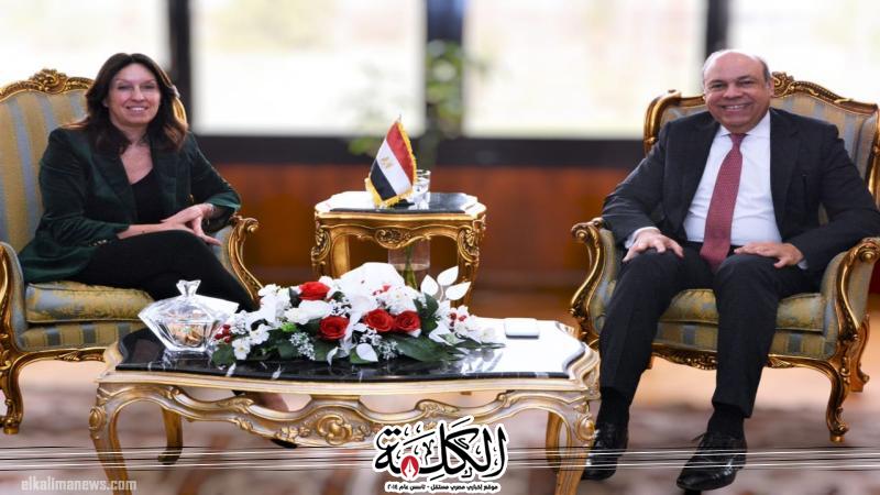 وزير الطيران المدني يبحث مع مسئولي شركة مطارات أبوظبي سُبل التعاون المشترك في مجالات البنية التحتية وتطوير المطارات المصرية | ترانزيت المطار | بوابة الكلمة